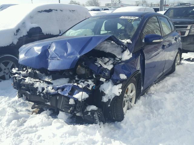 1FAHP3K29CL328296 - 2012 FORD FOCUS SE BLUE photo 2