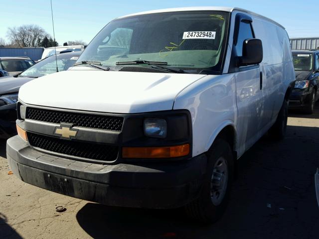 1GCWGFCA5B1126655 - 2011 CHEVROLET EXPRESS G2 WHITE photo 2