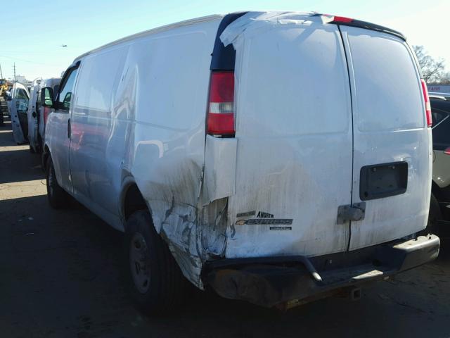 1GCWGFCA5B1126655 - 2011 CHEVROLET EXPRESS G2 WHITE photo 3