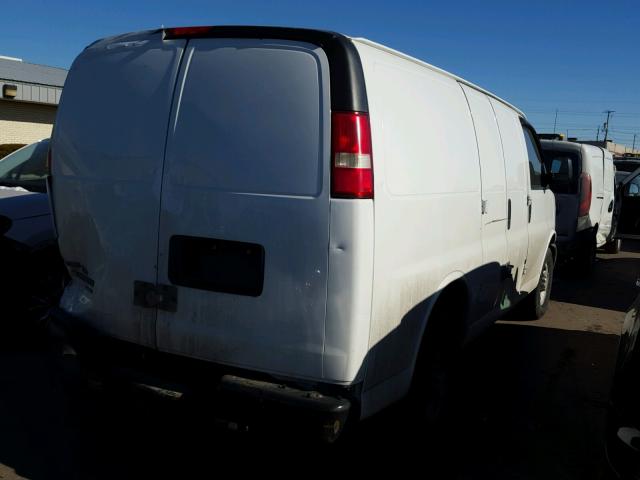 1GCWGFCA5B1126655 - 2011 CHEVROLET EXPRESS G2 WHITE photo 4