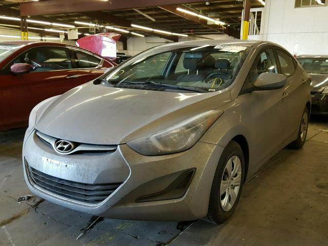 5NPDH4AE7GH700588 - 2016 HYUNDAI ELANTRA SE GRAY photo 2