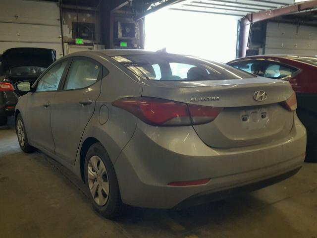 5NPDH4AE7GH700588 - 2016 HYUNDAI ELANTRA SE GRAY photo 3