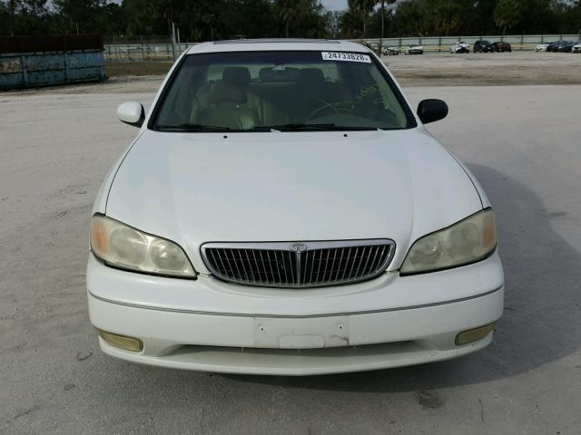 JNKCA31A7YT122494 - 2000 INFINITI I30 WHITE photo 9