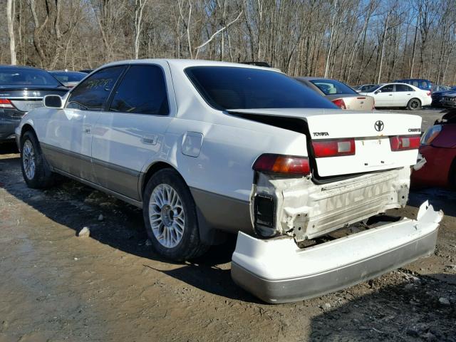 JT2BG22K4W0205448 - 1998 TOYOTA CAMRY CE WHITE photo 3