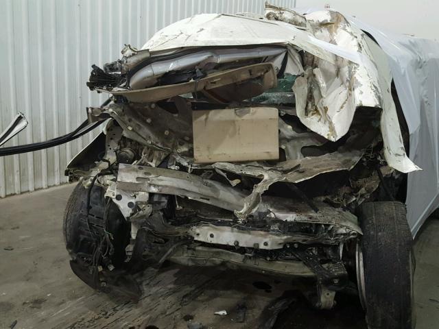 2T2GA31U85C039216 - 2005 LEXUS RX 330 WHITE photo 9