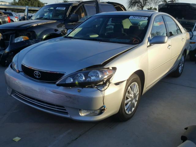 4T1BE32K05U536078 - 2005 TOYOTA CAMRY LE SILVER photo 2