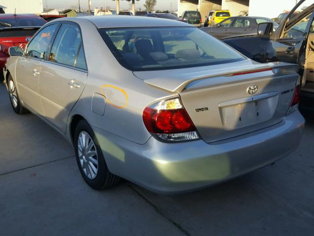 4T1BE32K05U536078 - 2005 TOYOTA CAMRY LE SILVER photo 3