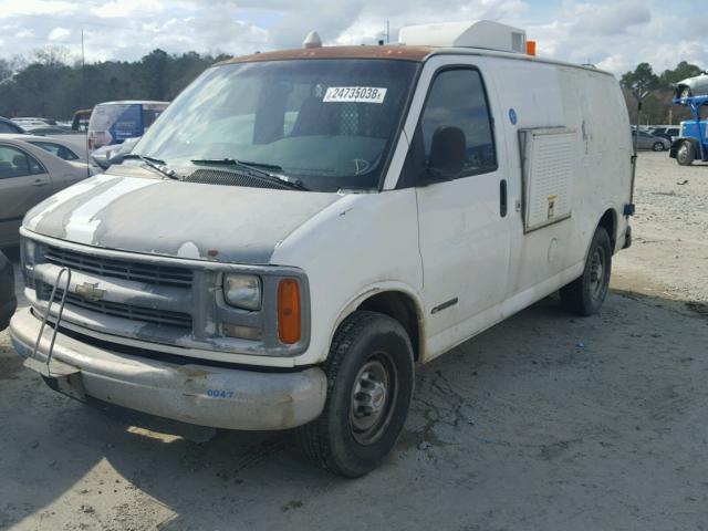 1GCHG35R0Y1229534 - 2000 CHEVROLET EXPRESS G3 WHITE photo 2