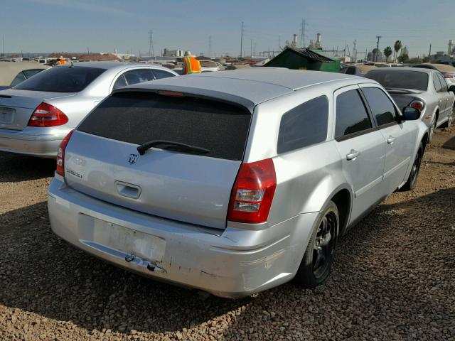 2D4FV48T95H571302 - 2005 DODGE MAGNUM SE SILVER photo 4