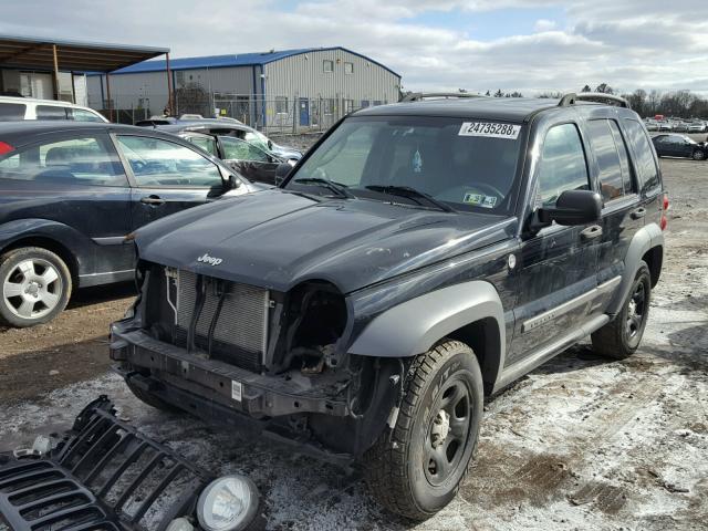 1J4GL48K25W658887 - 2005 JEEP LIBERTY SP BLACK photo 2