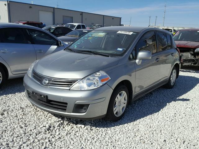 3N1BC1CP5BL509136 - 2011 NISSAN VERSA S GRAY photo 2