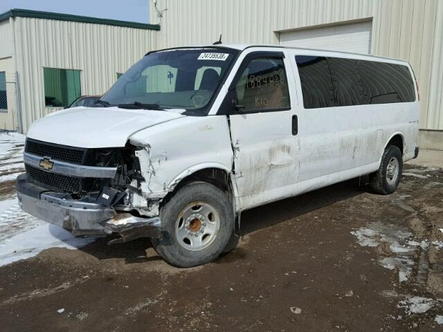 1GAZGZFG0D1104525 - 2013 CHEVROLET EXPRESS G3 WHITE photo 2