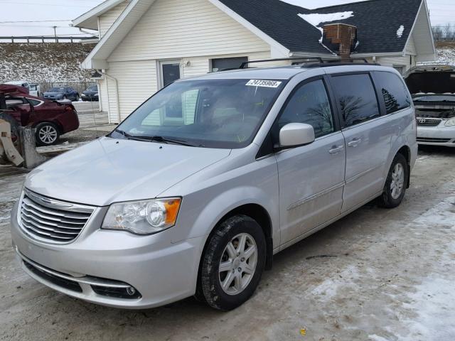 2A4RR5DG3BR733874 - 2011 CHRYSLER TOWN & COU SILVER photo 2