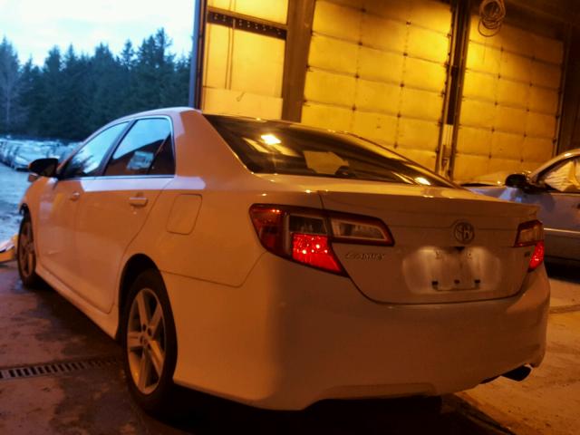 4T1BF1FK0CU598959 - 2012 TOYOTA CAMRY BASE WHITE photo 3