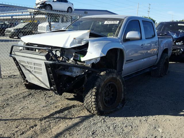 3TMLU42NX6M006136 - 2006 TOYOTA TACOMA DOU SILVER photo 2