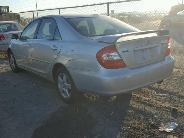 JTDBA32K340004376 - 2004 TOYOTA CAMRY SE SILVER photo 3