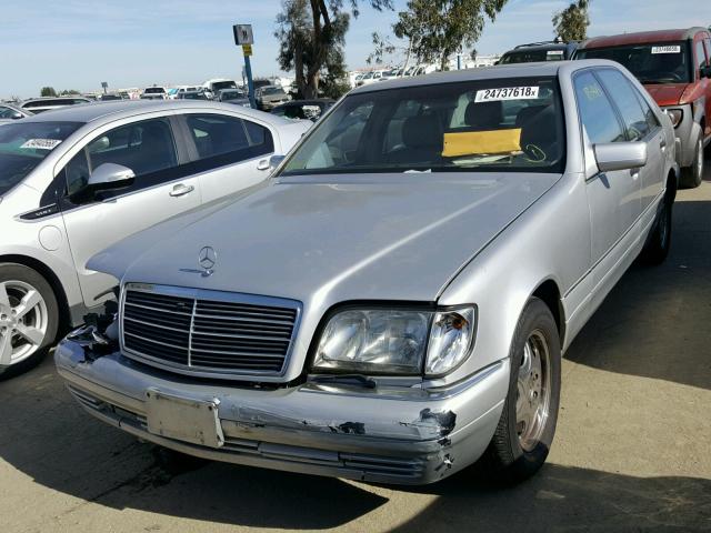 WDBGA33G0XA413531 - 1999 MERCEDES-BENZ S 320 SILVER photo 2