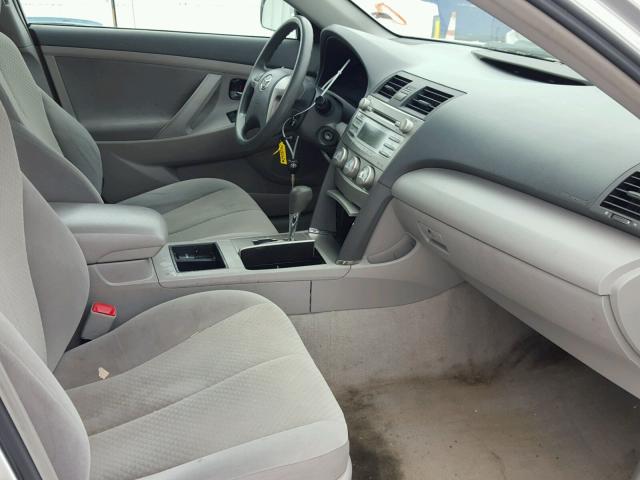 4T1BE46K69U308835 - 2009 TOYOTA CAMRY BASE GRAY photo 5