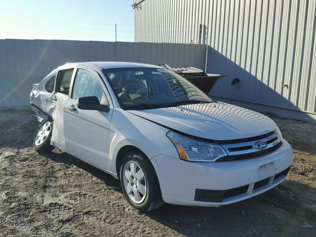 1FAHP3EN0BW165623 - 2011 FORD FOCUS S WHITE photo 1