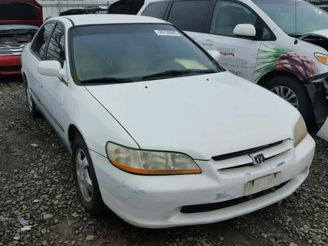 1HGCG564XWA137760 - 1998 HONDA ACCORD LX WHITE photo 1