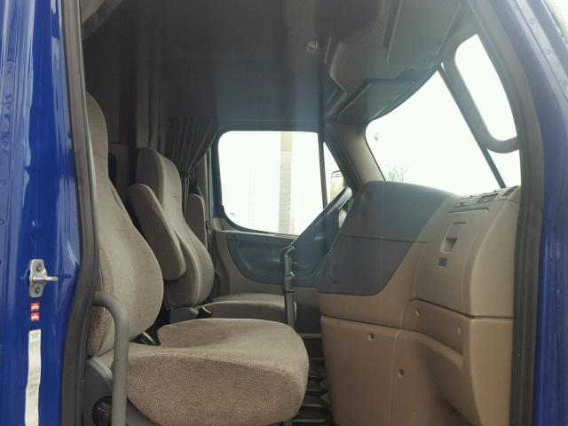 1FUJGLDR4CSBF6648 - 2012 FREIGHTLINER CASCADIA 1 BLUE photo 5