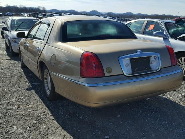 1LNFM81W7WY694000 - 1998 LINCOLN TOWN CAR E GOLD photo 3