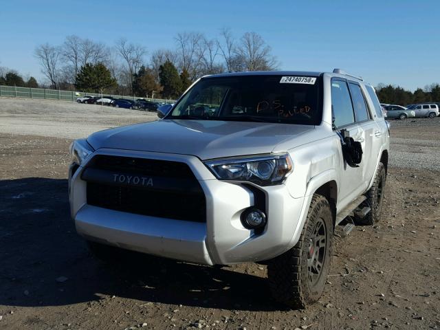 JTEBU5JR9H5467063 - 2017 TOYOTA 4RUNNER SR SILVER photo 2