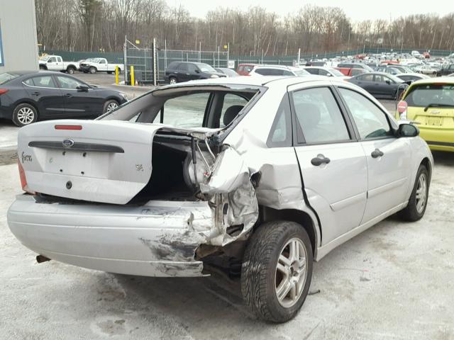 1FAFP34384W130855 - 2004 FORD FOCUS SE C SILVER photo 4