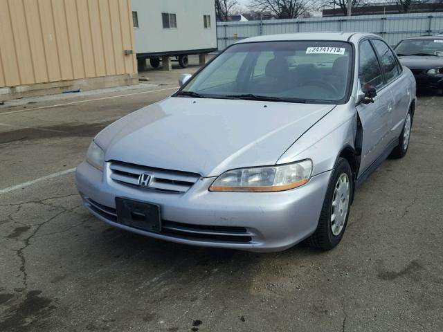 1HGCG56481A055387 - 2001 HONDA ACCORD LX SILVER photo 2