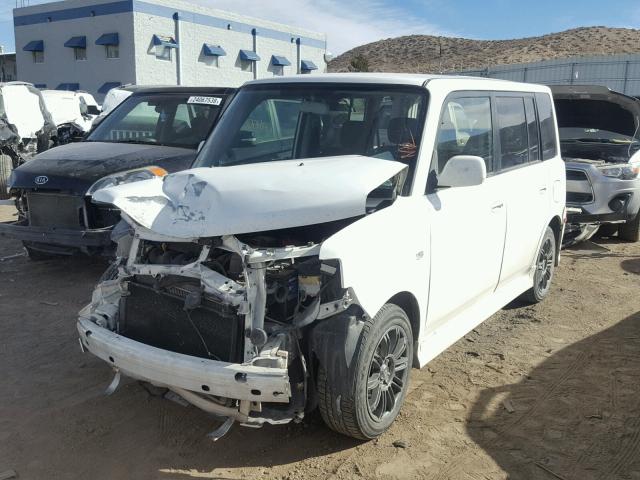 JTLKT324264062619 - 2006 TOYOTA SCION XB WHITE photo 2