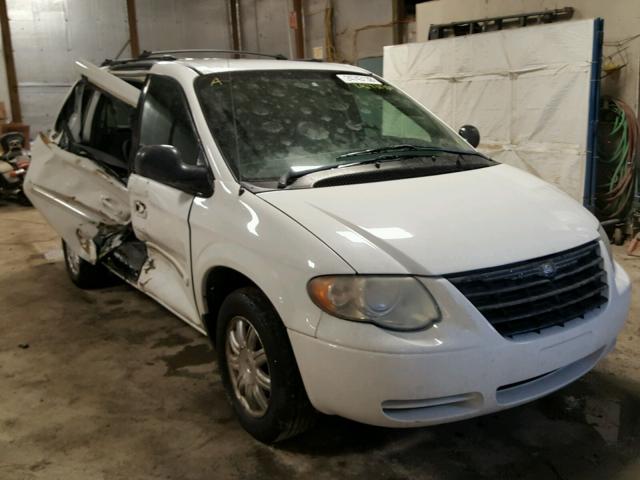 2C4GP54L55R423472 - 2005 CHRYSLER TOWN & COU WHITE photo 1