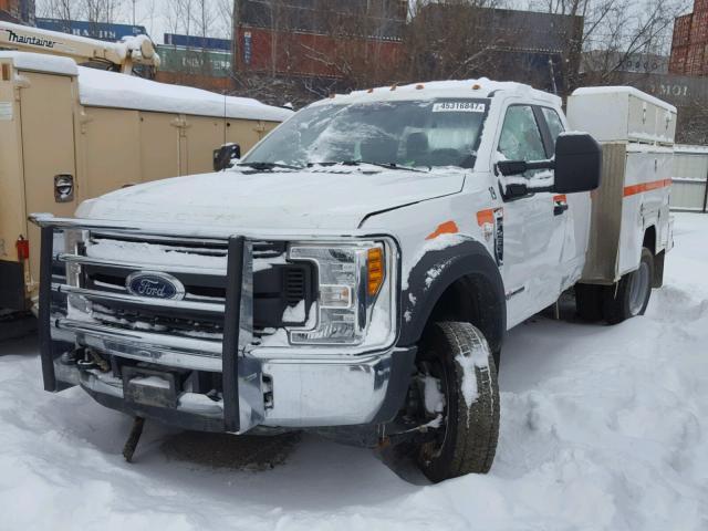 1FD0X4GT6HEC66815 - 2017 FORD F450 SUPER WHITE photo 2