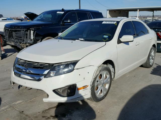 3FAHP0HA6CR219924 - 2012 FORD FUSION SE WHITE photo 2