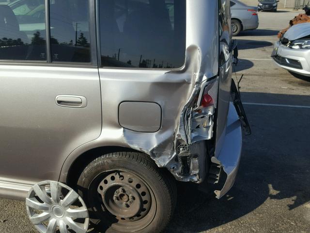 JTLKT334864082436 - 2006 TOYOTA SCION XB SILVER photo 9