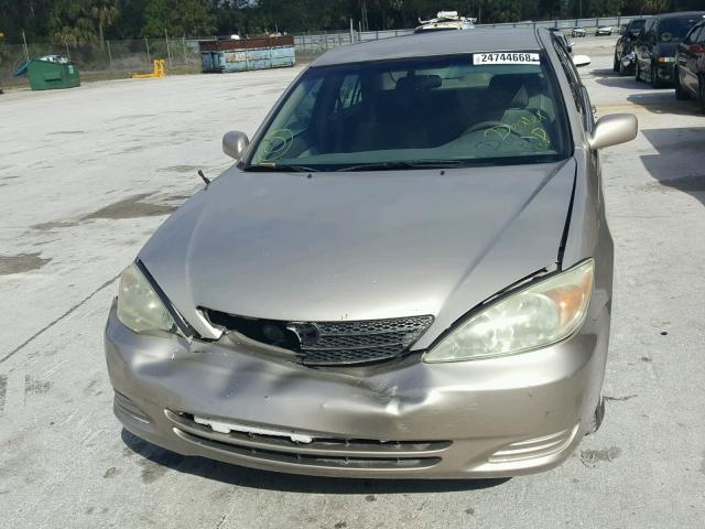 4T1BE32K04U855687 - 2004 TOYOTA CAMRY LE TAN photo 9