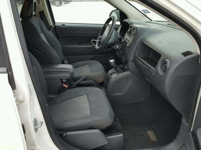 1J4FF47B59D232553 - 2009 JEEP COMPASS SP თეთრი ფოტო 5