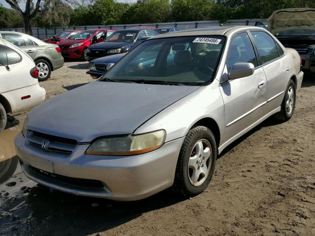 1HGCG1653XA039026 - 1999 HONDA ACCORD EX SILVER photo 2