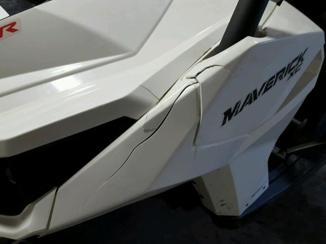 3JBPVAP25JJ000172 - 2018 CAN-AM MAVERICK X WHITE photo 9