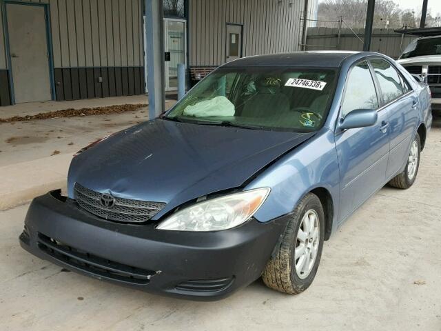 4T1BE30K82U616596 - 2002 TOYOTA CAMRY LE BLUE photo 2