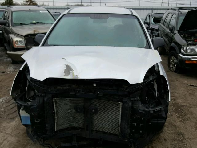 KNAFG525177082704 - 2007 KIA RONDO BASE SILVER photo 9