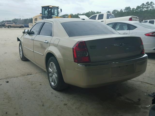 2C3CA3CV2AH148428 - 2010 CHRYSLER 300 LIMITE TAN photo 3