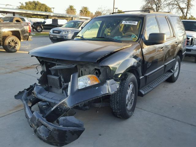 1FMRU15W83LB54663 - 2003 FORD EXPEDITION BLACK photo 2