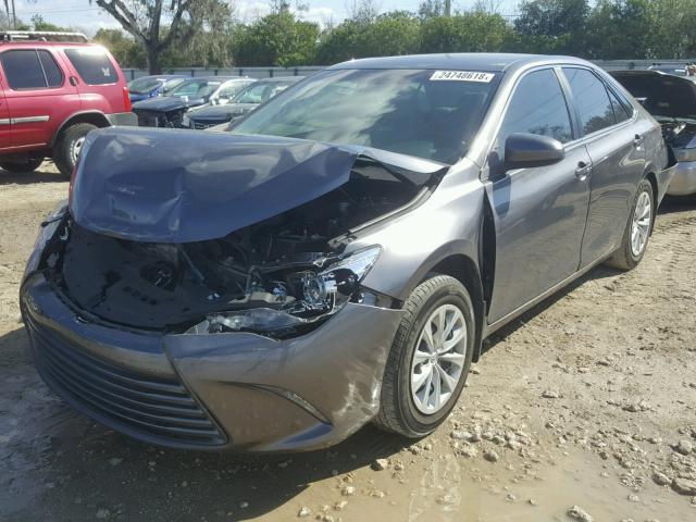 4T1BF1FK5GU513541 - 2016 TOYOTA CAMRY LE GRAY photo 2