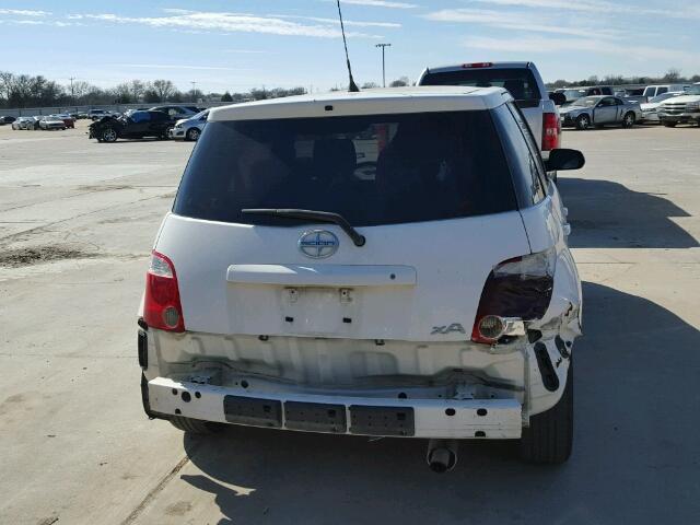 JTKKT624360162452 - 2006 TOYOTA SCION XA WHITE photo 9