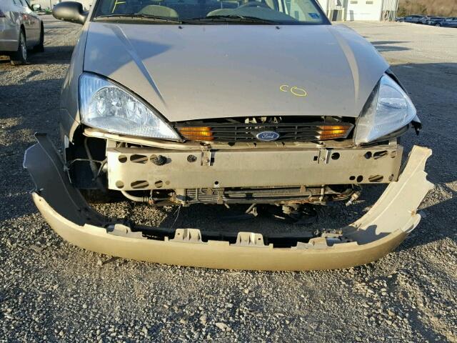 1FAFP34311W361303 - 2001 FORD FOCUS SE TAN photo 9