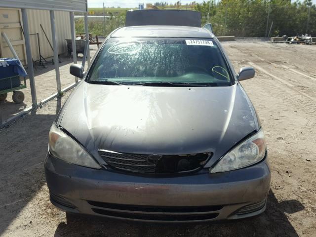 4T1BE32K14U912303 - 2004 TOYOTA CAMRY LE GRAY photo 9