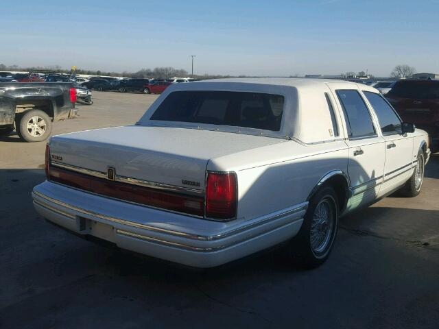 1LNLM83W0PY773610 - 1993 LINCOLN TOWN CAR C WHITE photo 4