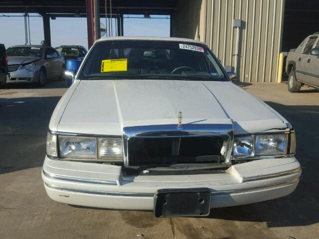 1LNLM83W0PY773610 - 1993 LINCOLN TOWN CAR C WHITE photo 9