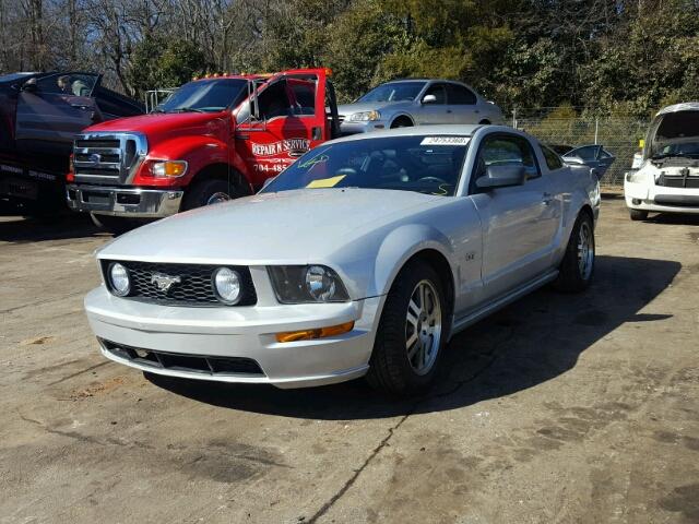 1ZVFT82H055169073 - 2005 FORD MUSTANG GT SILVER photo 2