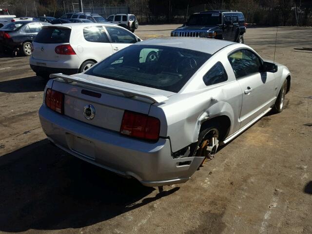1ZVFT82H055169073 - 2005 FORD MUSTANG GT SILVER photo 4